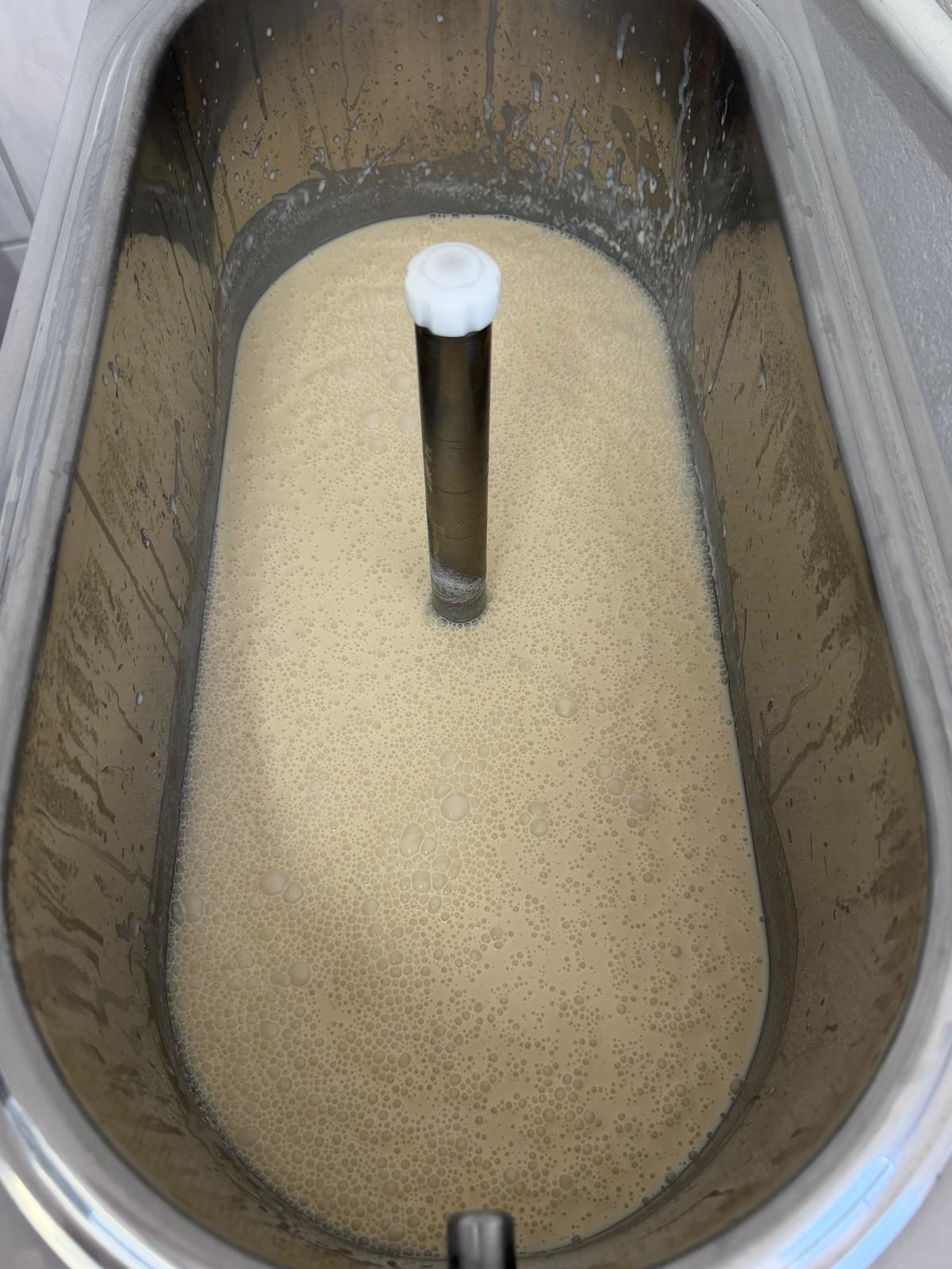 Schokoladiges Crunch-Topping für eine Eissorte